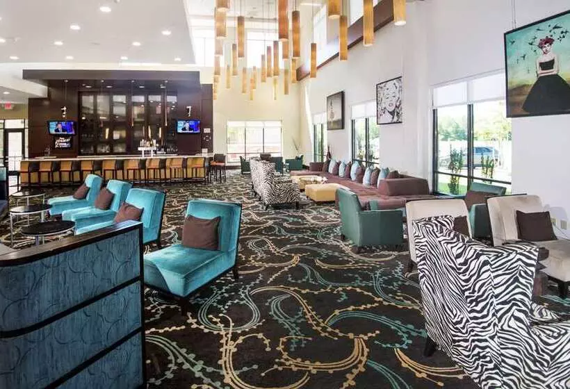 هتل Embassy Suites By Hilton Fayetteville Fort Liberty