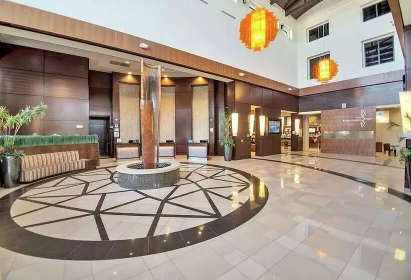 هتل Embassy Suites By Hilton Fayetteville Fort Liberty