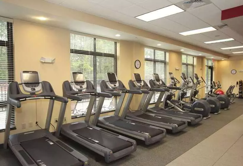 هتل Embassy Suites By Hilton Fayetteville Fort Liberty