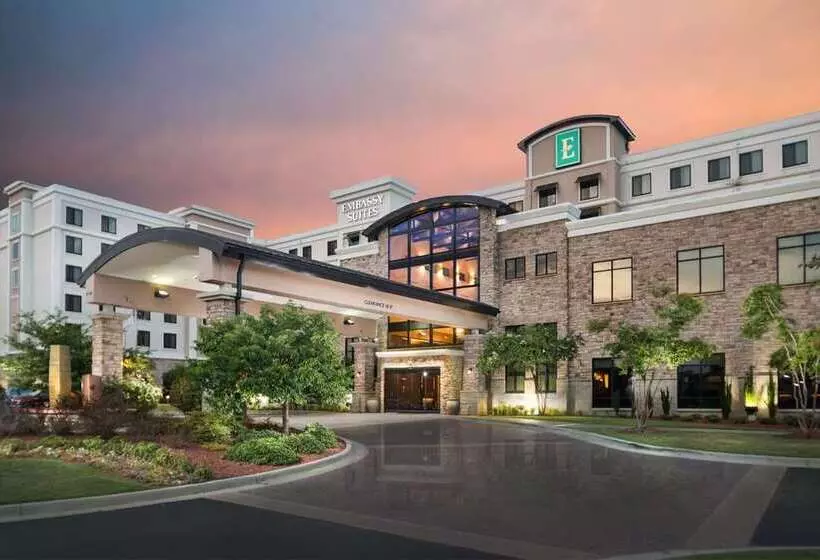 هتل Embassy Suites By Hilton Fayetteville Fort Liberty