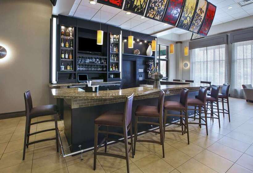 ホテル Embassy Suites Columbus Airport