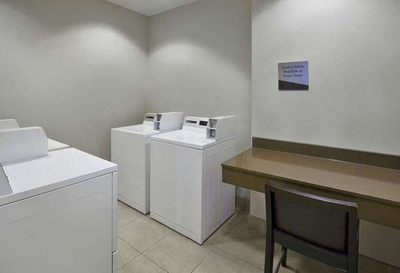 ホテル Embassy Suites Columbus Airport