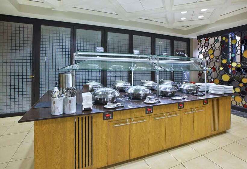 ホテル Embassy Suites Columbus Airport