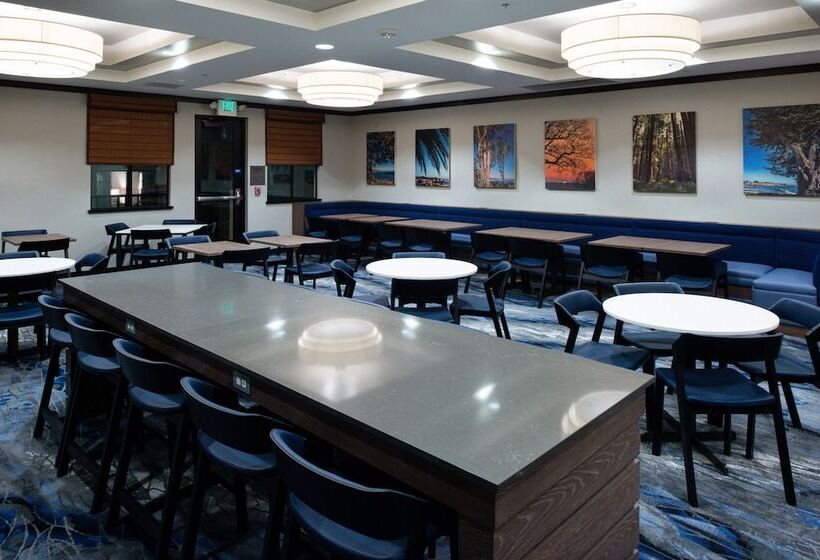 Отель Fairfield Inn & Suites Santa Cruz  Capitola