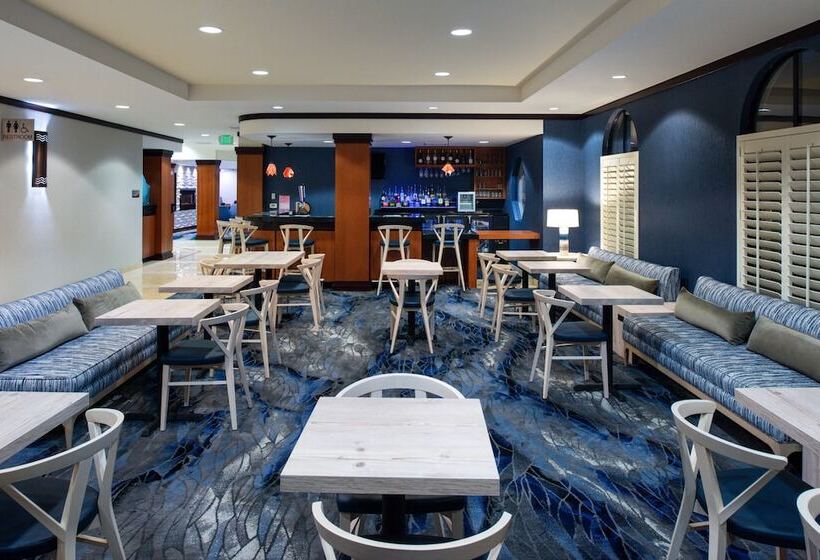 Отель Fairfield Inn & Suites Santa Cruz  Capitola