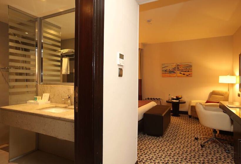 هتل Golden Tulip Hail