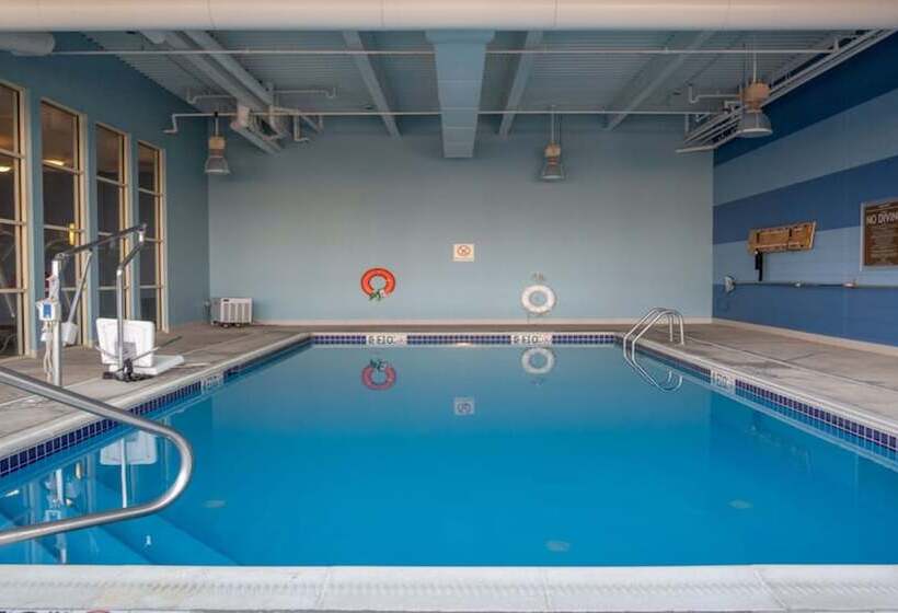 Отель Holiday Inn Express Columbus Airport Easton