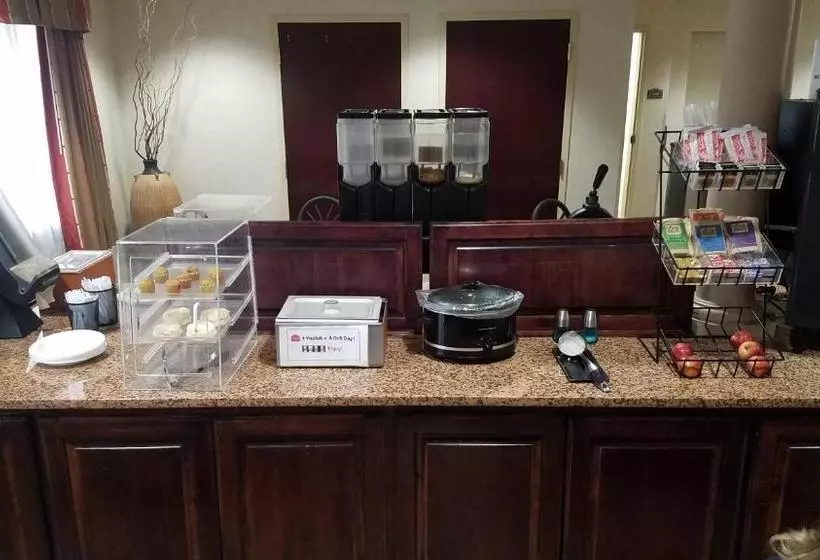 Hometown Hotel Bryant