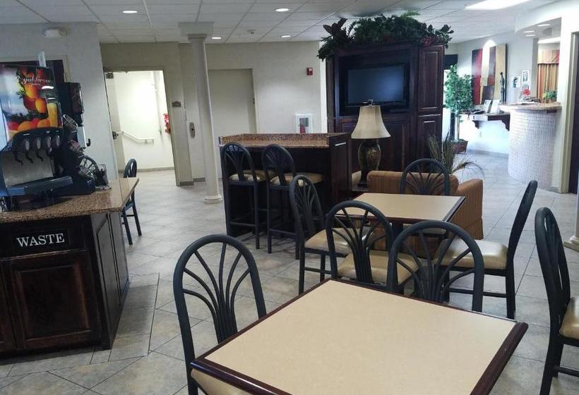 Hometown Hotel Bryant