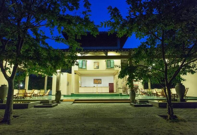 فندق Kassapa Lions Rock