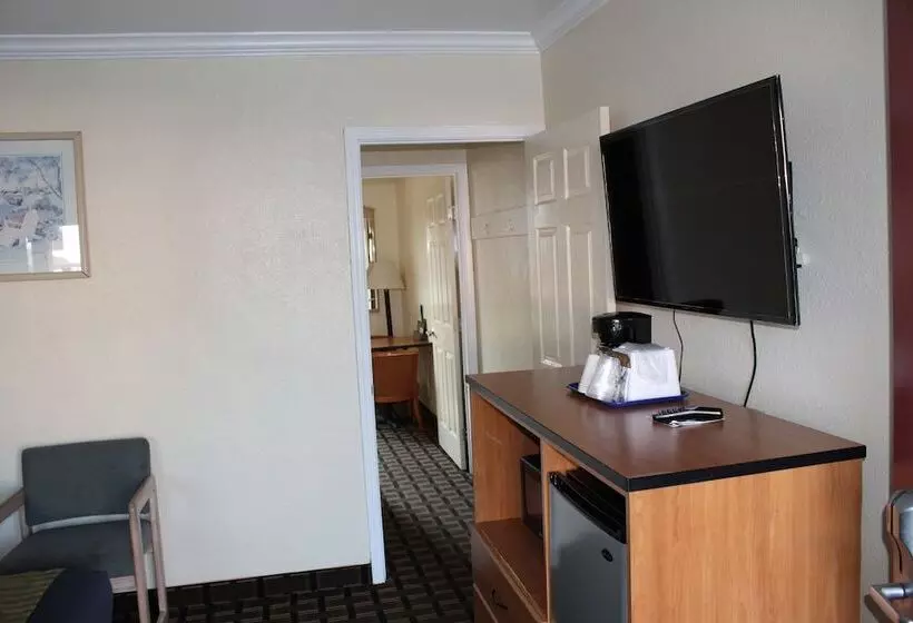 בית מלון כפרי Riverside Inn & Suites Santa Cruz