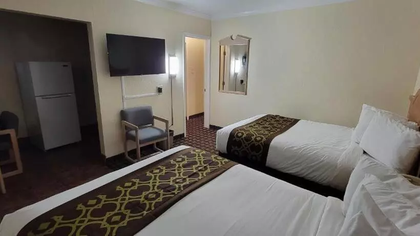 בית מלון כפרי Riverside Inn & Suites Santa Cruz