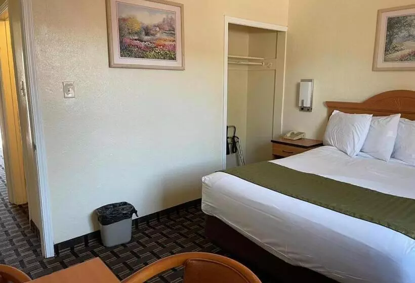 בית מלון כפרי Riverside Inn & Suites Santa Cruz