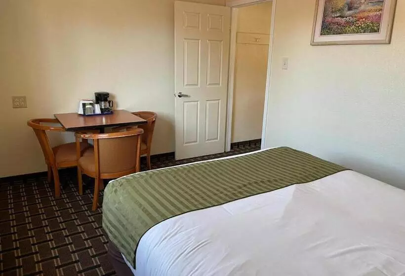 בית מלון כפרי Riverside Inn & Suites Santa Cruz