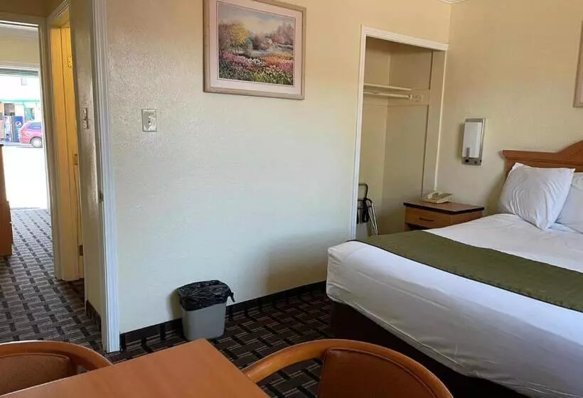 בית מלון כפרי Riverside Inn & Suites Santa Cruz