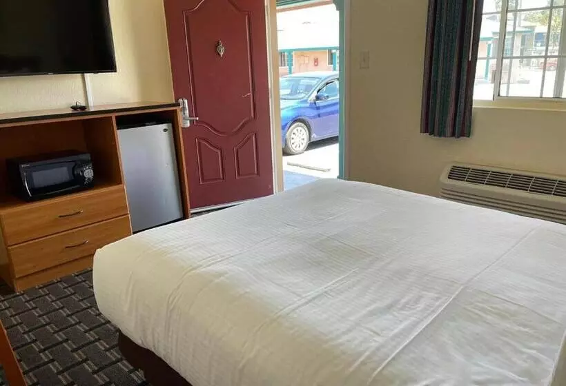 בית מלון כפרי Riverside Inn & Suites Santa Cruz