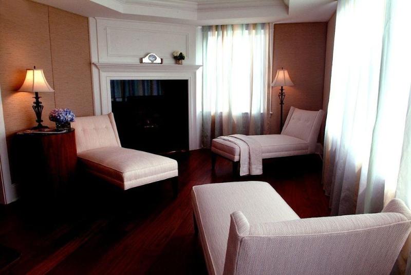 酒店 The Breakwater Inn & Spa