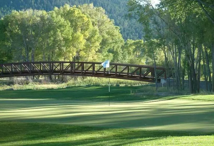 Отель The Spruce Lodge