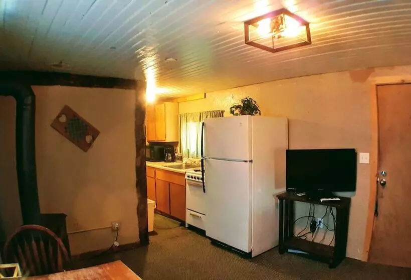 Отель The Spruce Lodge