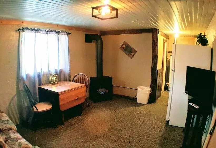 Отель The Spruce Lodge