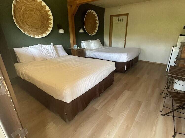 فندق The Spruce Lodge