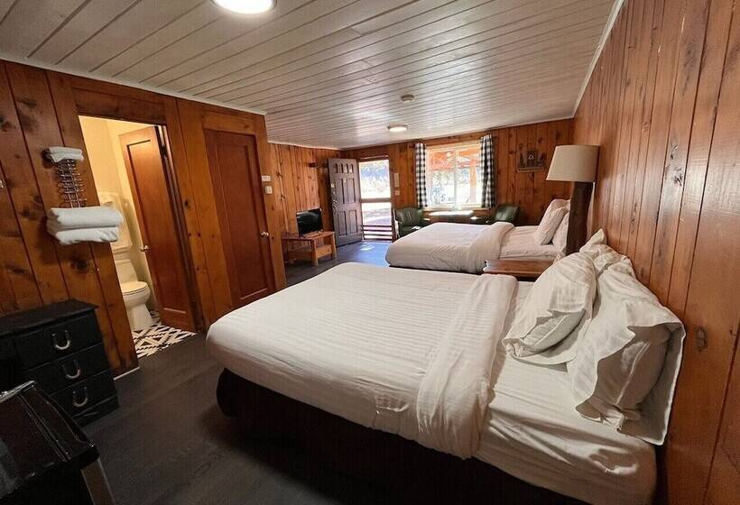 فندق The Spruce Lodge