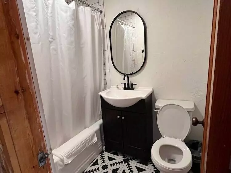 Отель The Spruce Lodge