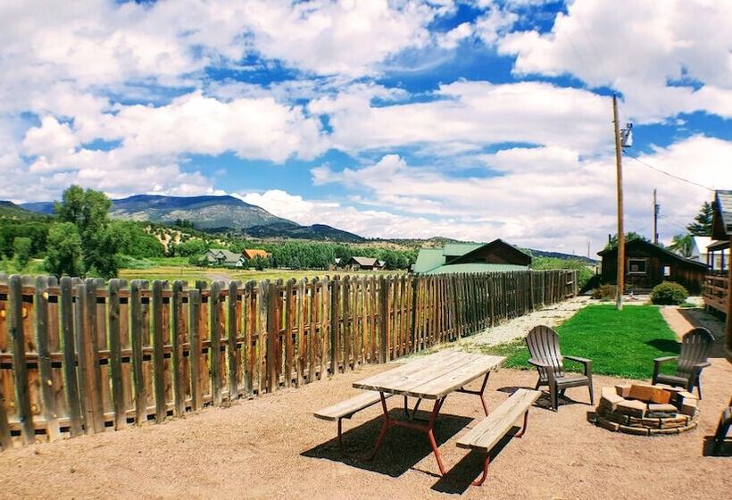 فندق The Spruce Lodge