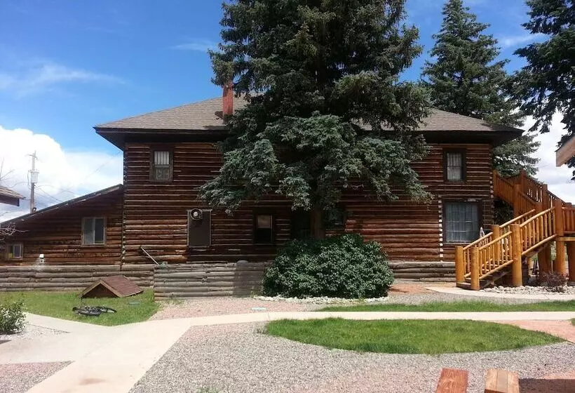 Отель The Spruce Lodge