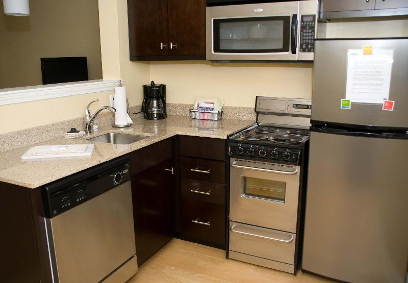 هتل Towneplace Suites Fayetteville Cross Creek