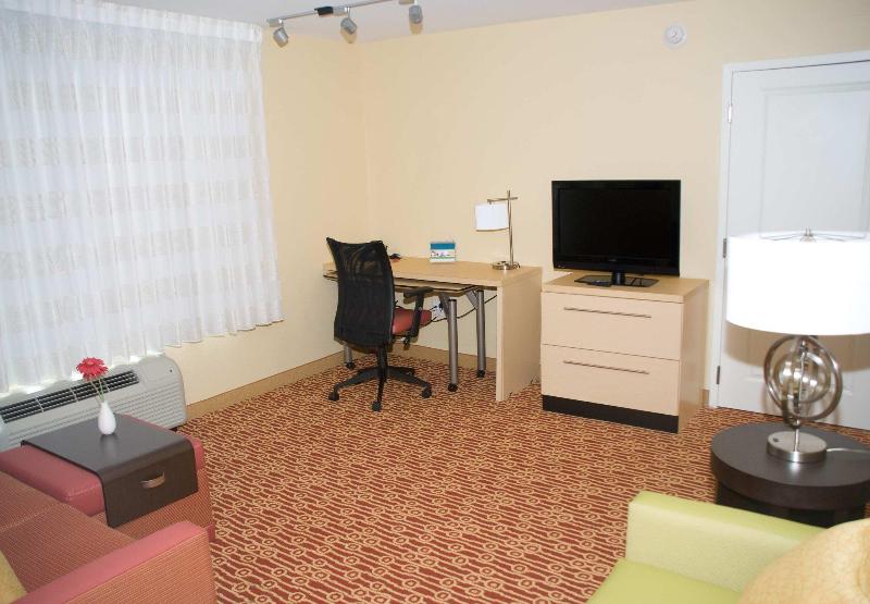 هتل Towneplace Suites Fayetteville Cross Creek