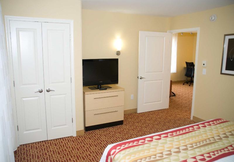 هتل Towneplace Suites Fayetteville Cross Creek