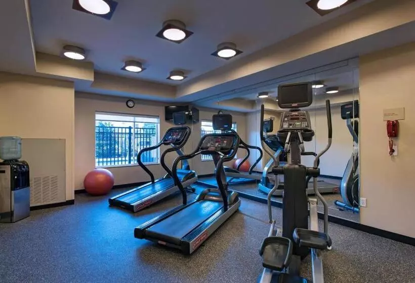 Отель Towneplace Suites Fayetteville Cross Creek