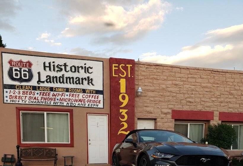 فندق على الطريق Deluxe Inn