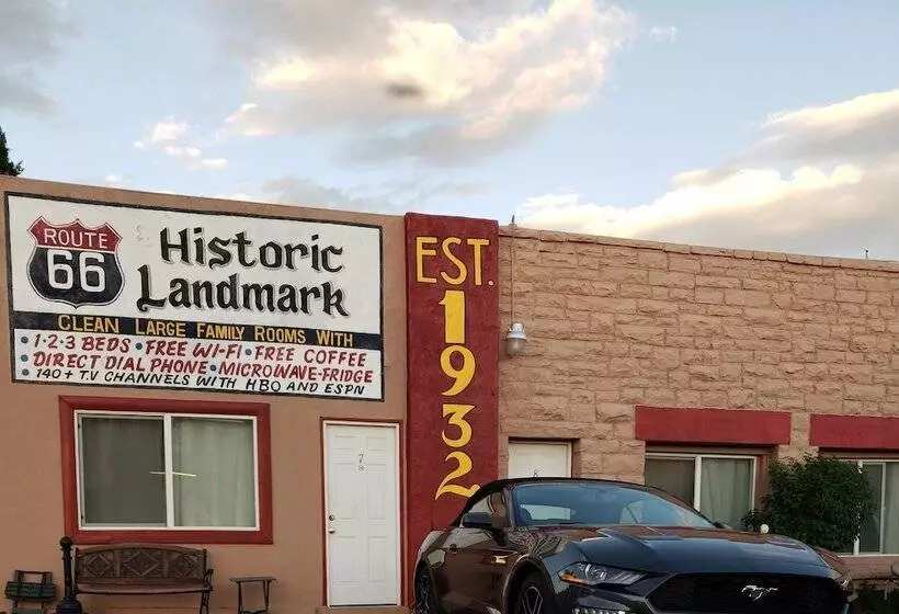 モーテル Deluxe Inn