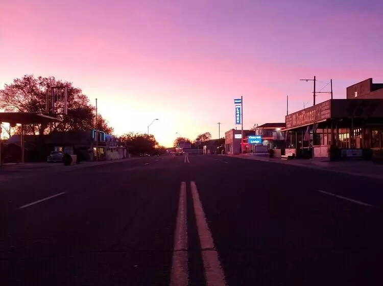 モーテル Deluxe Inn