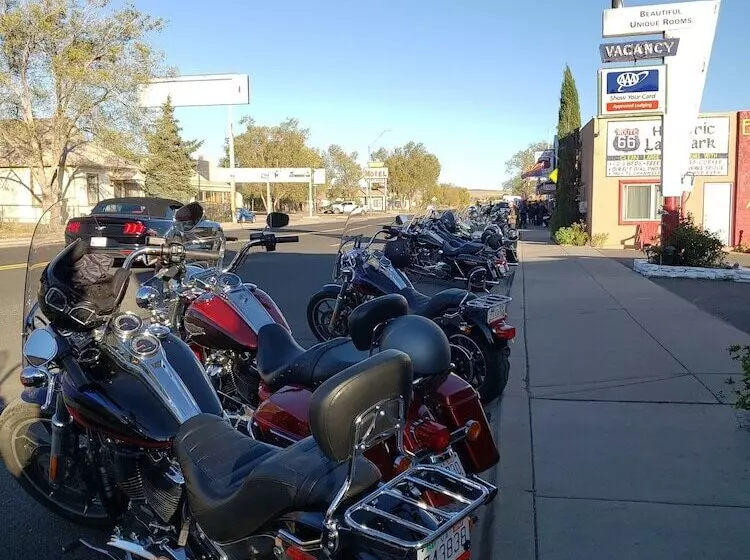 モーテル Deluxe Inn