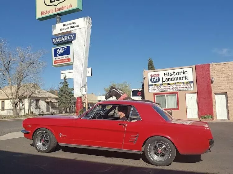 モーテル Deluxe Inn