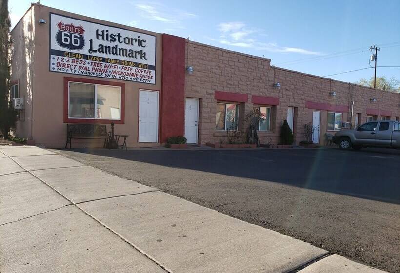 فندق على الطريق Deluxe Inn