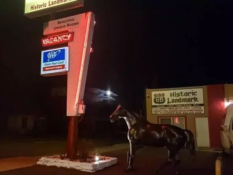 モーテル Deluxe Inn