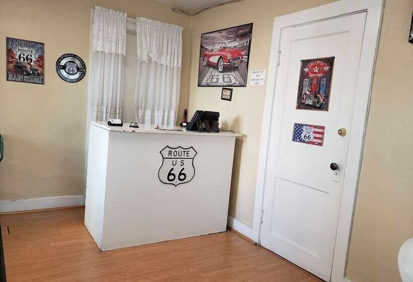 فندق على الطريق Deluxe Inn