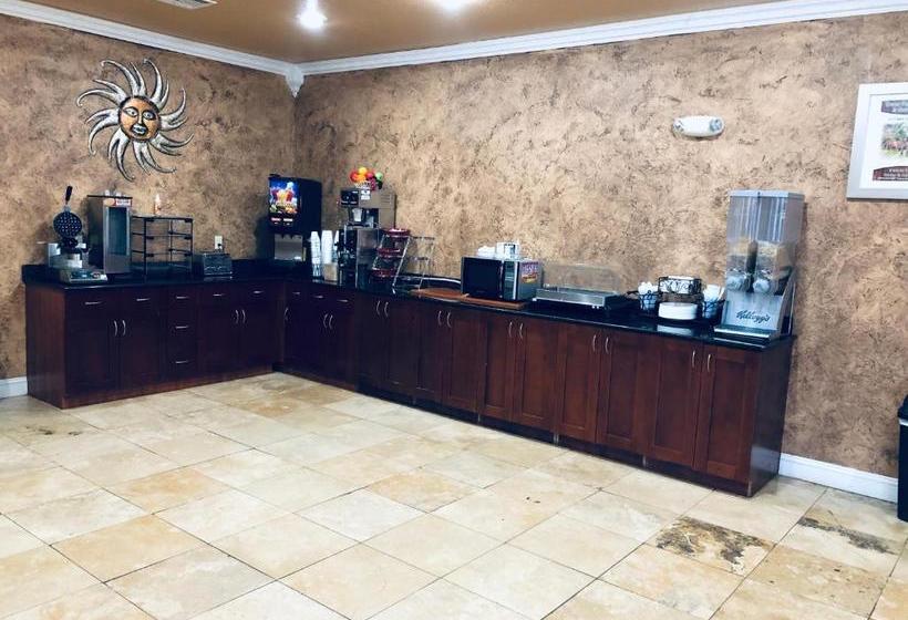 Szálloda Hiway Inn Express & Suites