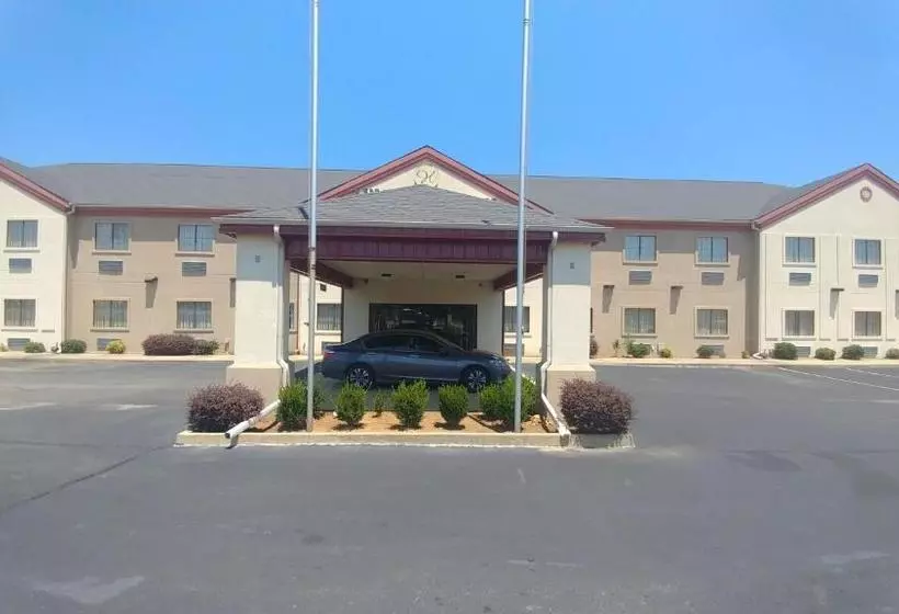 ホテル Hiway Inn Express & Suites