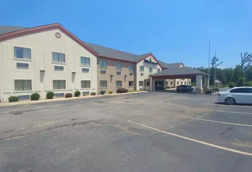 ホテル Hiway Inn Express & Suites
