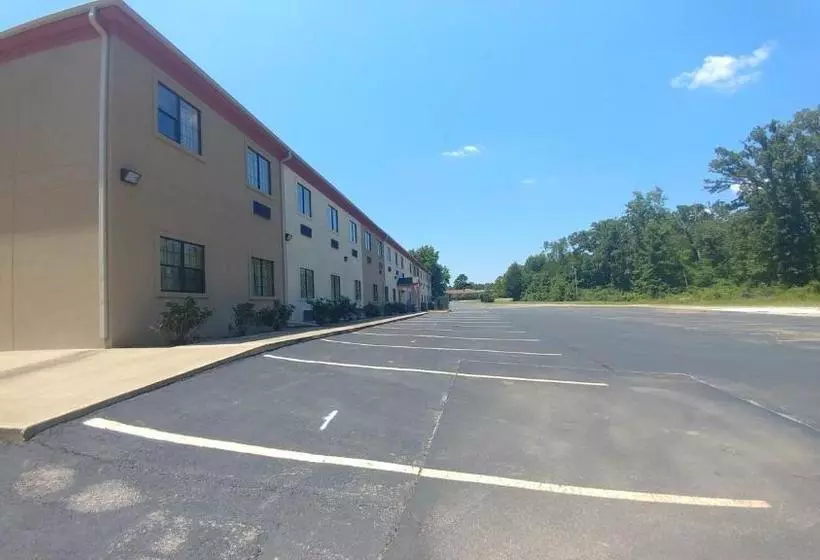 ホテル Hiway Inn Express & Suites
