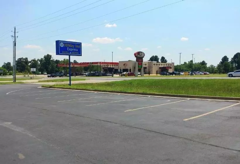 ホテル Hiway Inn Express & Suites