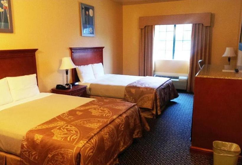 Szálloda Hiway Inn Express & Suites