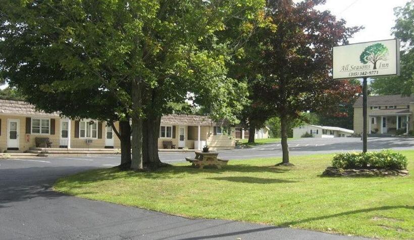 בית מלון כפרי All Seasons Inn