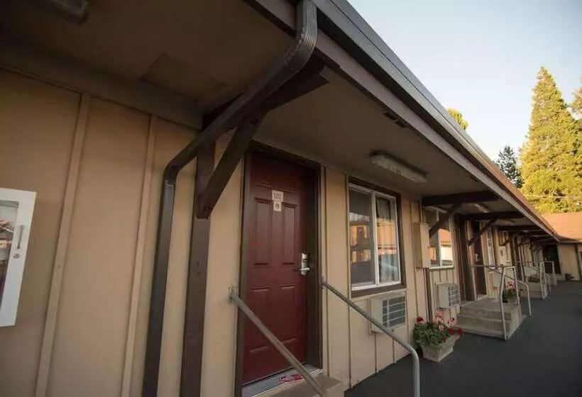 Отель Budget Lodge Eugene   Airport