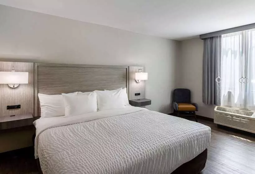 Отель Clarion Pointe Sylva Near Cherokee Area